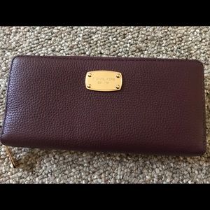 Michael kors zip around wallet